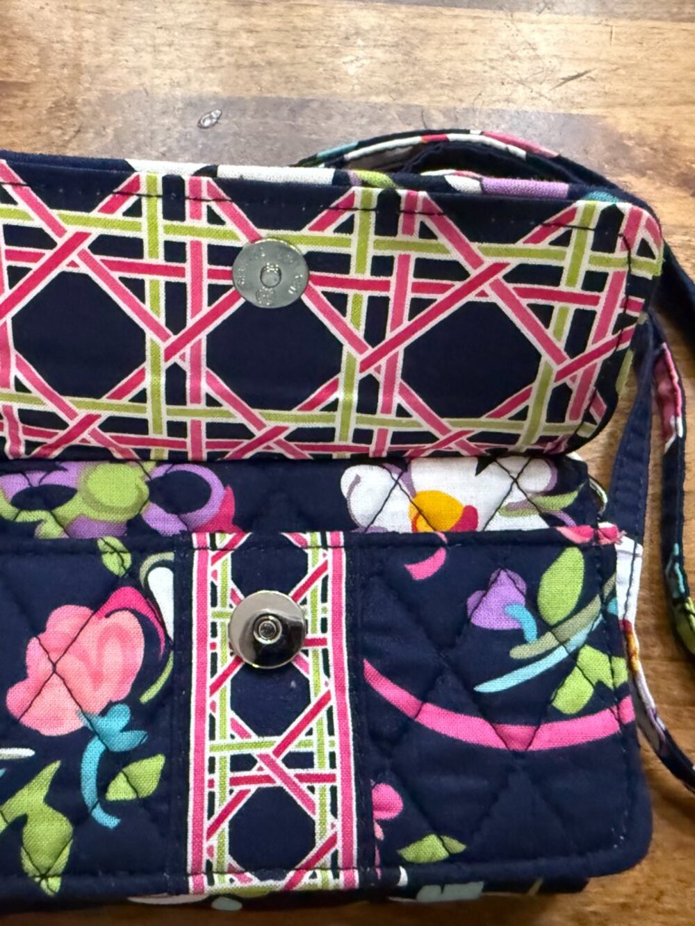 Vera Bradley All-In-One Crossbody Wallet, Retired "Ribbons" NWOT - Picture 3 of 16